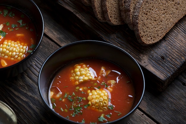 Sopa americana de milho e tomate