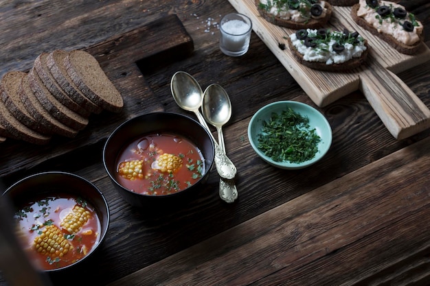 Sopa americana de maíz y tomate