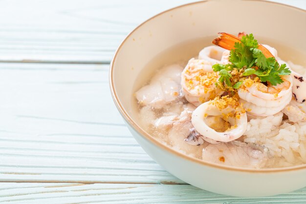 sopa de arroz hervido con mariscos