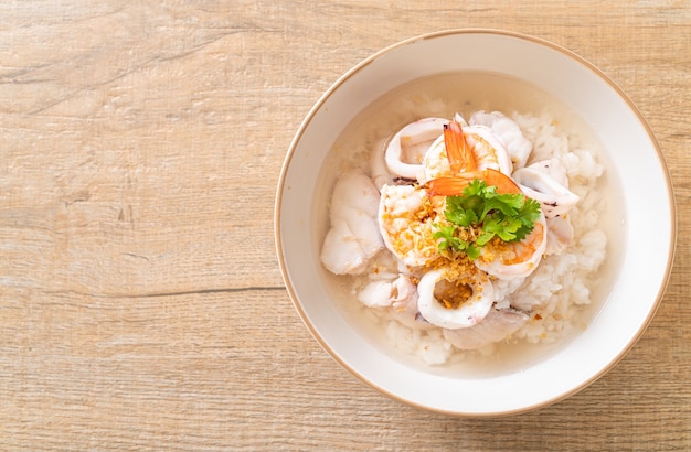 sopa de arroz hervido con mariscos