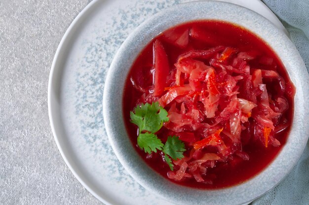 Sopa Borsch Red com batatas de repolho de beterraba