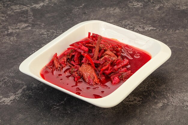 Sopa Borsch tradicional rusa con col