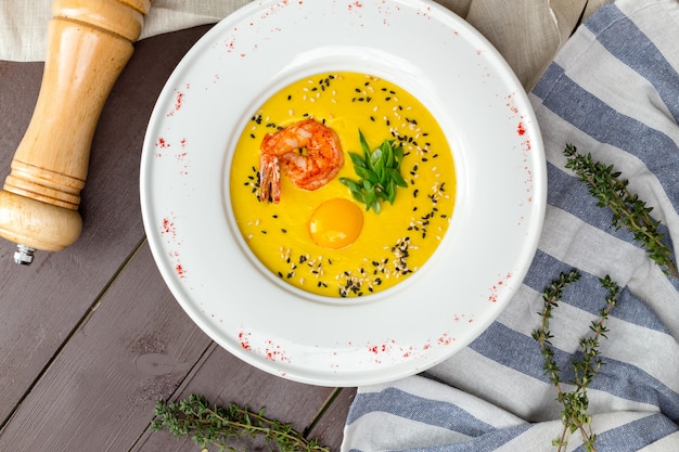 Sopa de calabaza con camarones