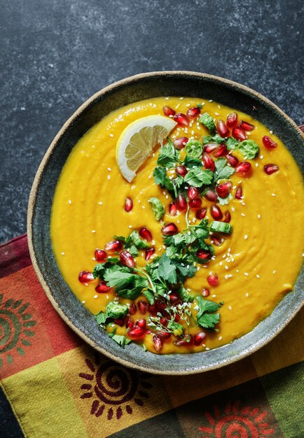 Sopa De Calabaza Fresca Con Semillas De Perejil Y Granada