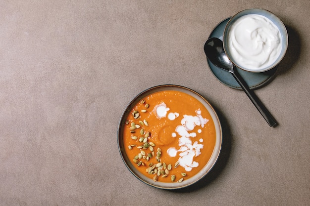 Sopa de calabaza con nata