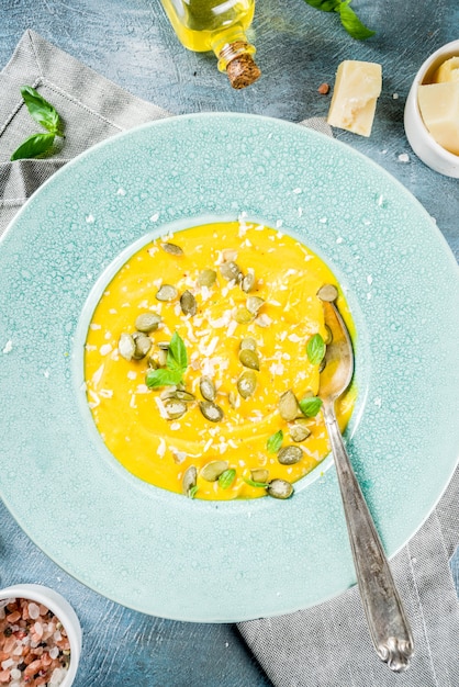 Sopa de calabaza y parmesano