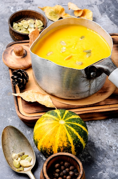 Foto sopa de calabaza de temporada