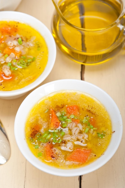 Foto sopa de caldo de cebada siria estilo alepo