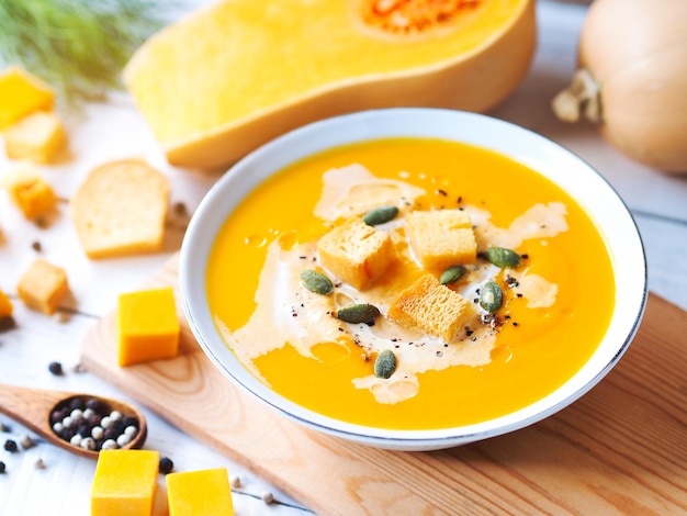 Sopa caliente de calabaza y calabaza