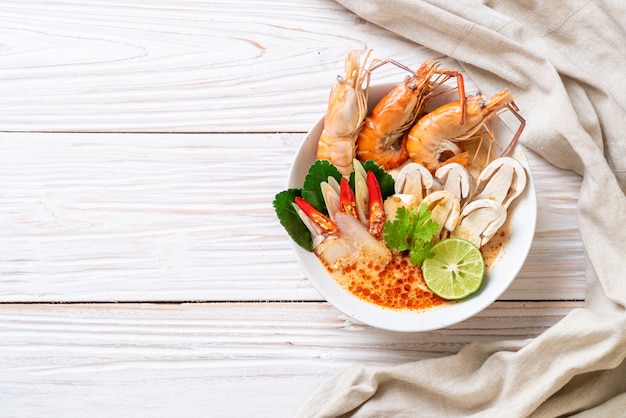 sopa de camarones picante (Tom Yum Goong)