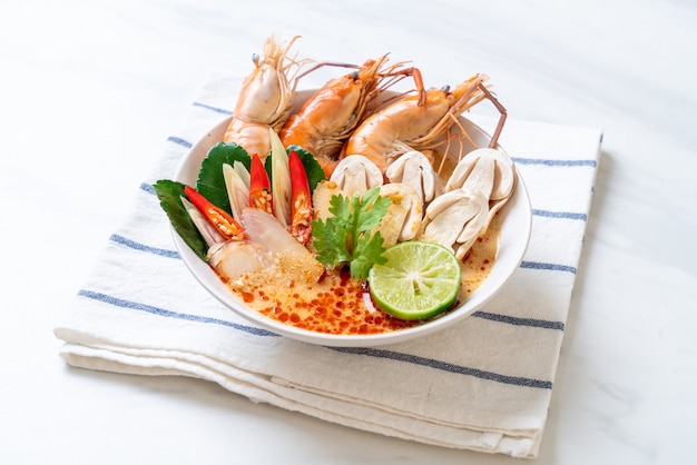 sopa de camarones picante (Tom Yum Goong)