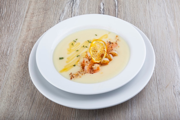 sopa de camarones con puré de camarones