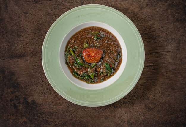 Sopa de cangrejo picante, comida tailandesa local