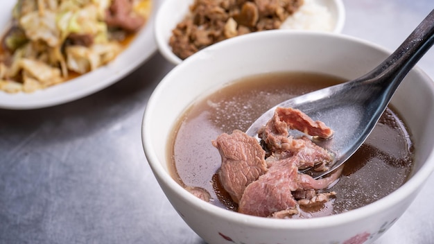 Sopa de carne comida famosa en Taiwán Asia Asia calle taiwanesa delicadeza cocina cerrar estilos de vida desayuno tradicional en Tainan