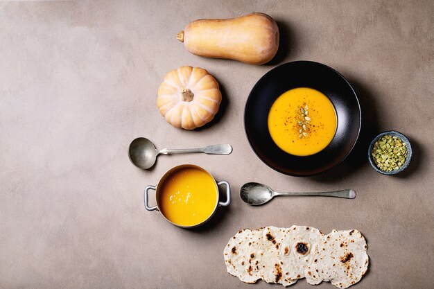 Sopa caseira de purê de abóbora