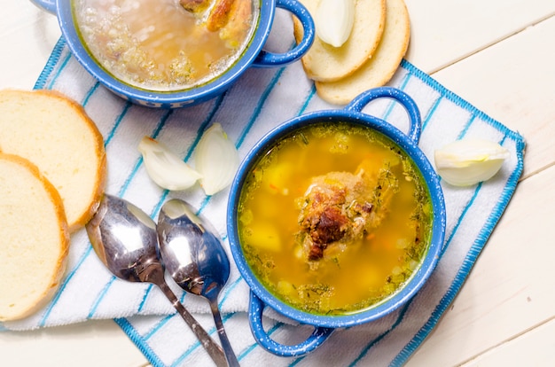 Sopa caseira fresca com carne