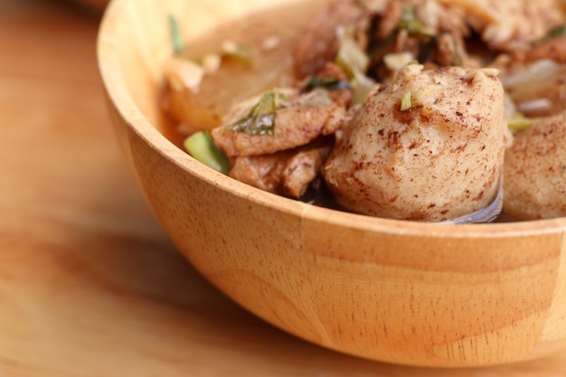 Sopa De Cerdo Guisada Con Albóndigas