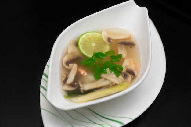 Sopa china de shiitake con champiñones