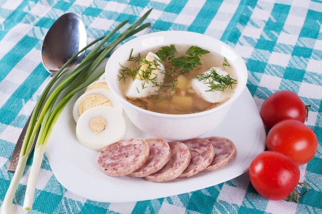 Sopa com ovo e creme de leite