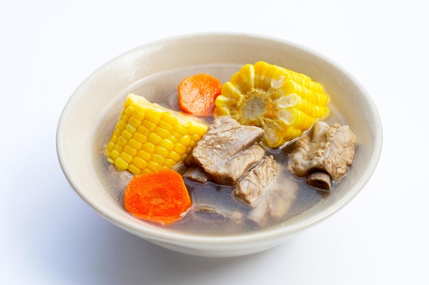 Sopa De Costilla De Cerdo Con Maíz Y Zanahorias