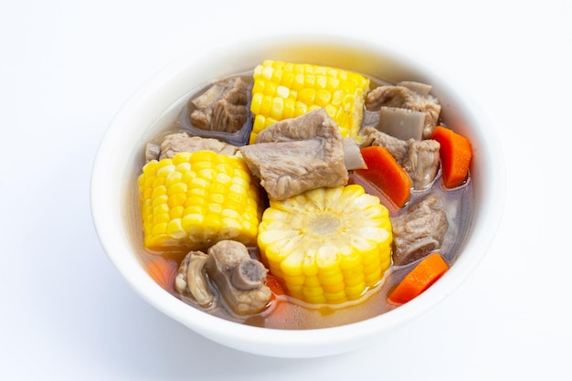 Sopa De Costilla De Cerdo Con Maíz Y Zanahorias