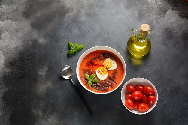 Sopa de crema de tomate tradicional