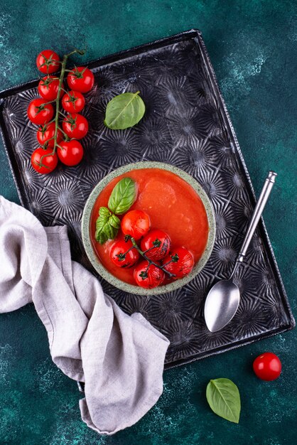 Sopa de crema de tomate vegetal saludable