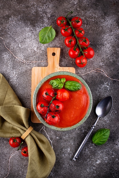 Sopa de crema de tomate vegetal saludable