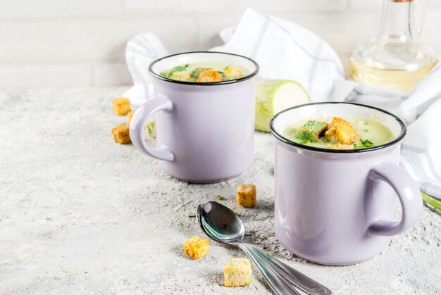 Sopa cremosa de abobrinha