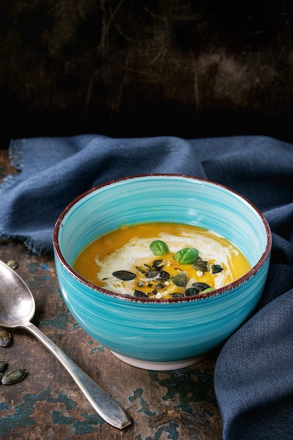 Foto sopa de abóbora e batata doce