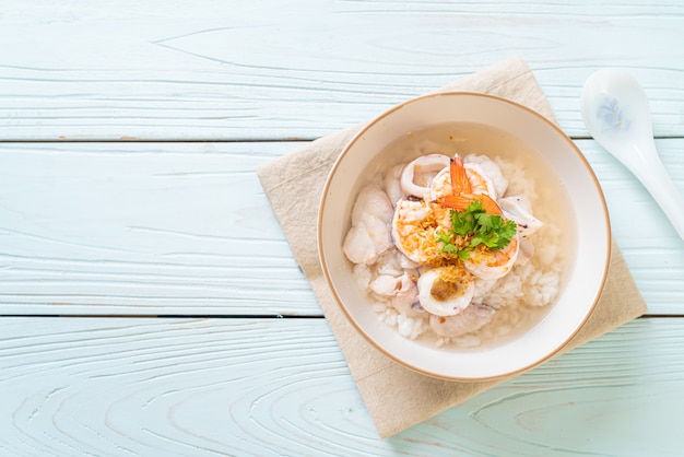 sopa de arroz cozido com frutos do mar