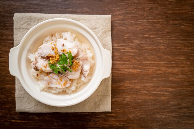 sopa de arroz cozido com peixe