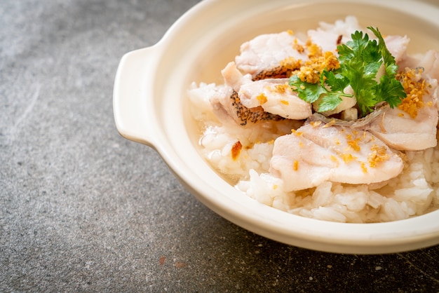 sopa de arroz cozido com peixe