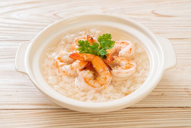 Sopa de arroz fervido com camarão