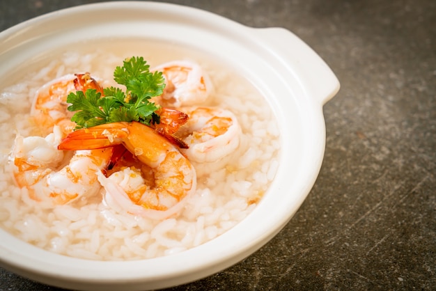 Sopa de arroz fervido com camarão