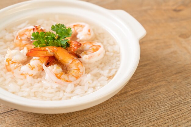 Sopa de arroz fervido com camarão