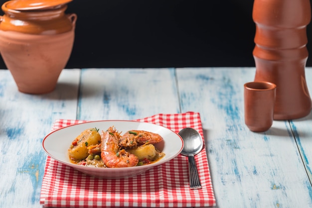 Sopa de camarão com batatas