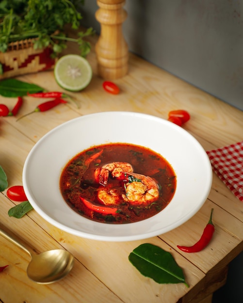 Sopa de camarão Tom Yum Sopa