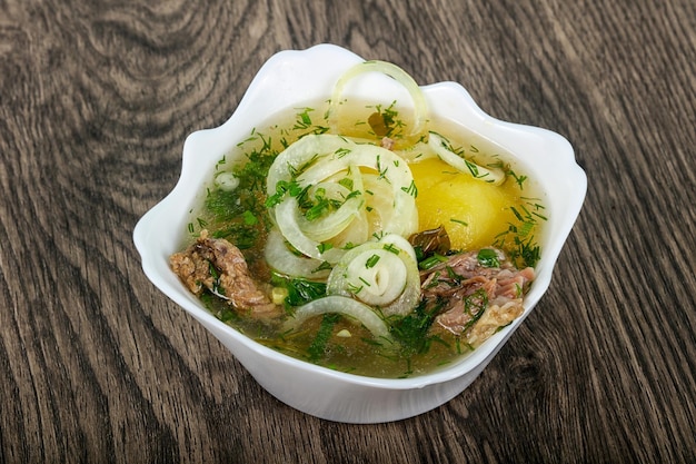 Sopa de carne caucasiana hashlama