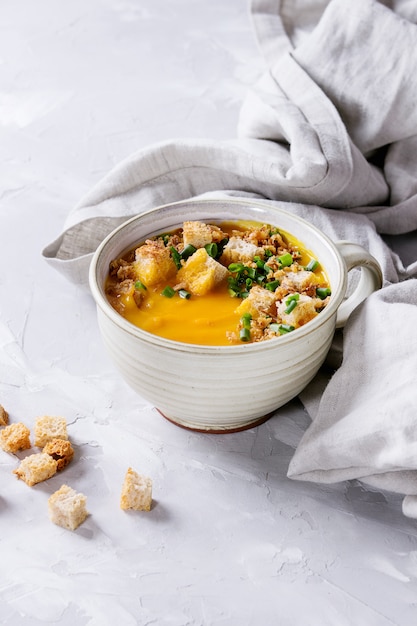 Foto sopa de cenoura com abóbora