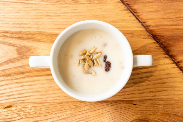 sopa de cogumelos na tigela