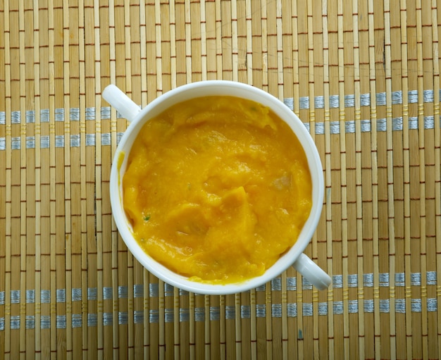 Sopa de creme de abóbora finlandesa kasvissosekeitto