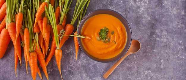 Sopa de creme de cenoura saudável comer