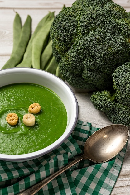 Sopa de creme vegetal verde