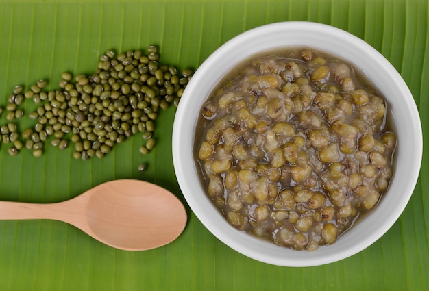 Foto sopa de feijão mungo