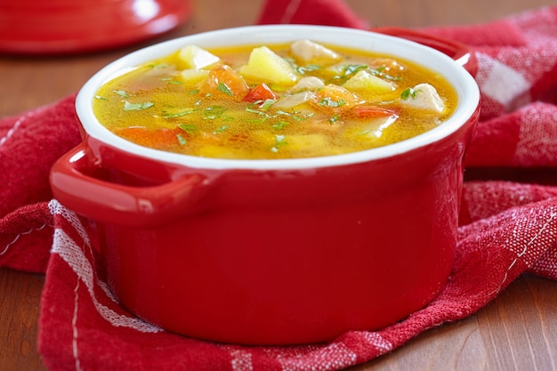 Sopa de galinha com legumes