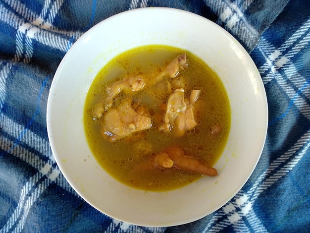 sopa de galinha em uma tigela comida culinária indonésia