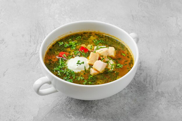 Sopa de legumes com filé de frango e creme de leite