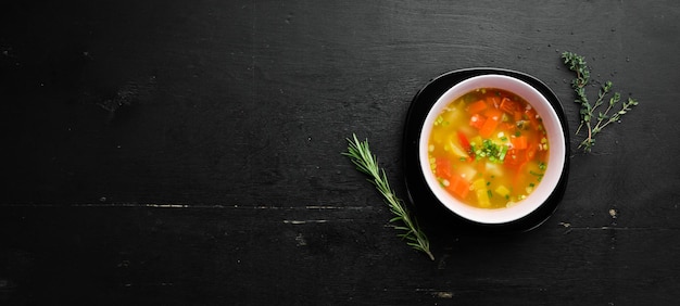 Sopa de legumes em uma tigela Comida saudável Vista superior Espaço livre para o seu texto