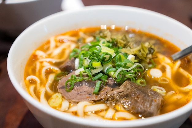 Sopa de macarrão de carne de bovino brasada de Taiwan